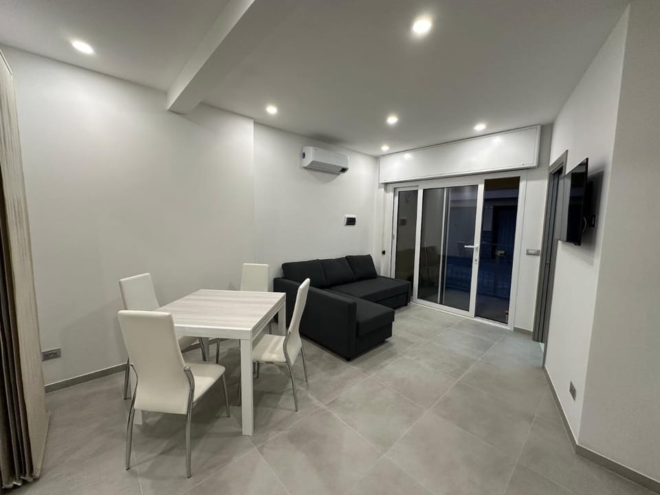 TV and multimedia, Living room, Dining area, air conditioner