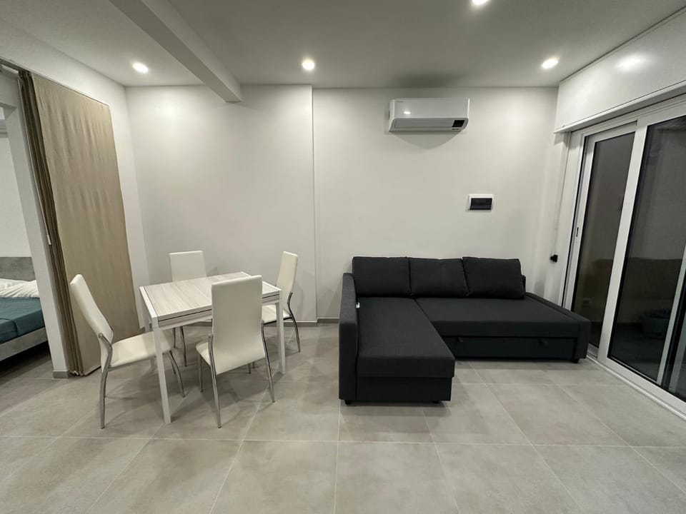 Living room, Dining area, air conditioner