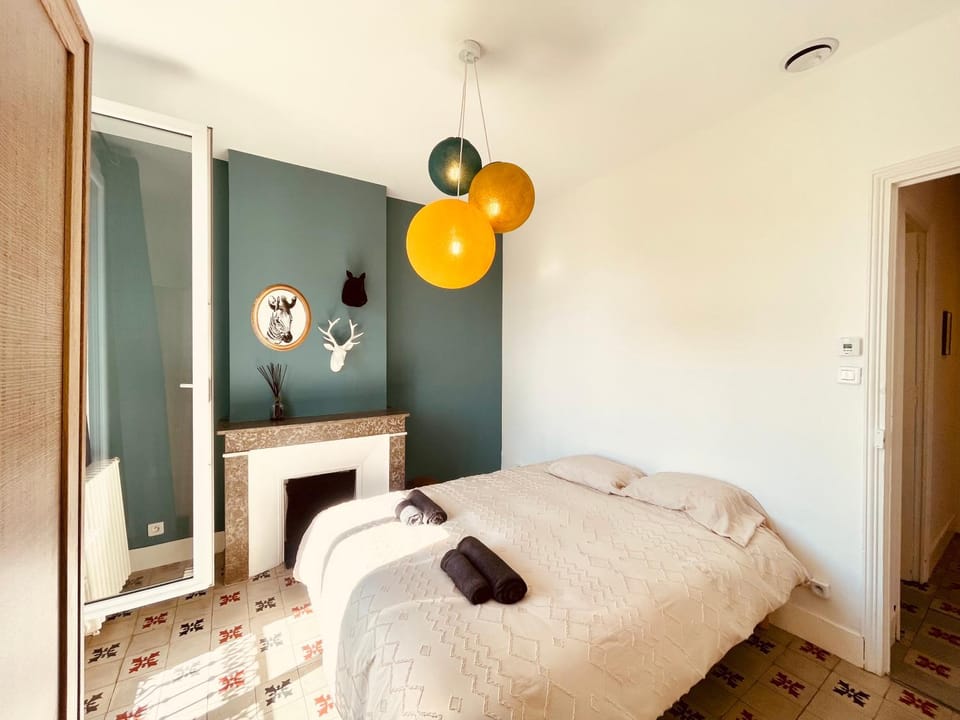 Bed, Photo of the whole room, Bedroom