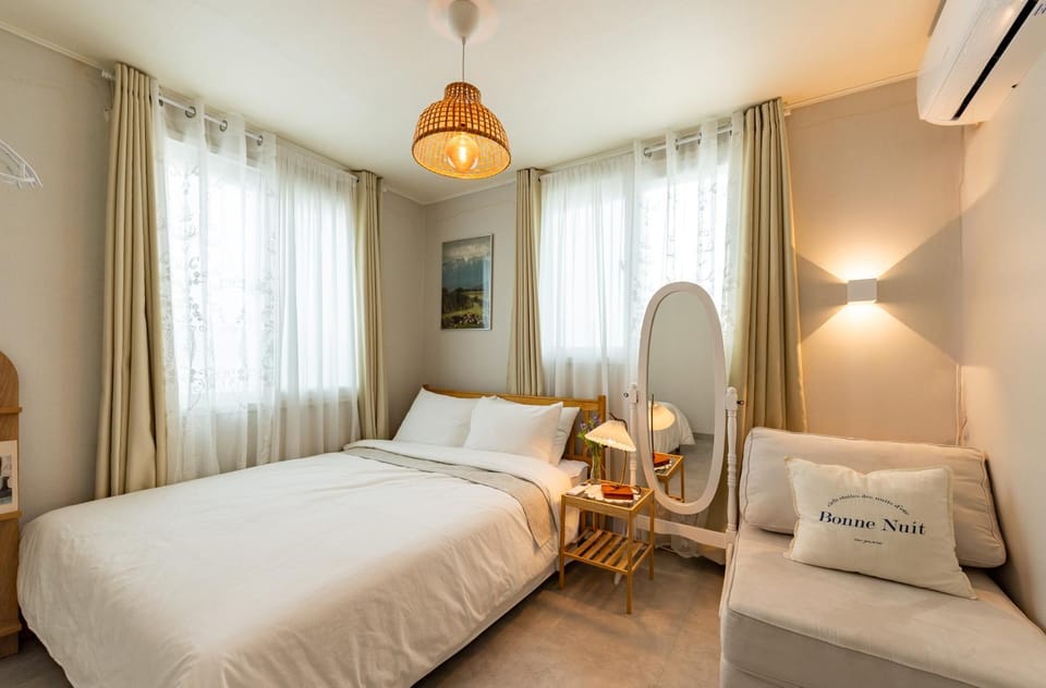 김포공항ㆍ까치산역ㆍ최대11명ㆍ3룸화2ㆍ각방에어컨ㆍ2층독채 Apartment in Seoul