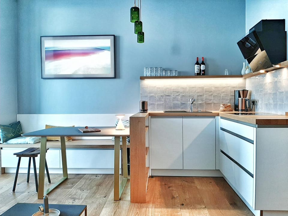 TV and multimedia, Kitchen or kitchenette, Dining area