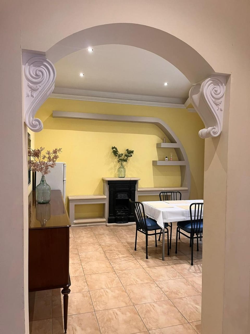 Seating area, kitchen