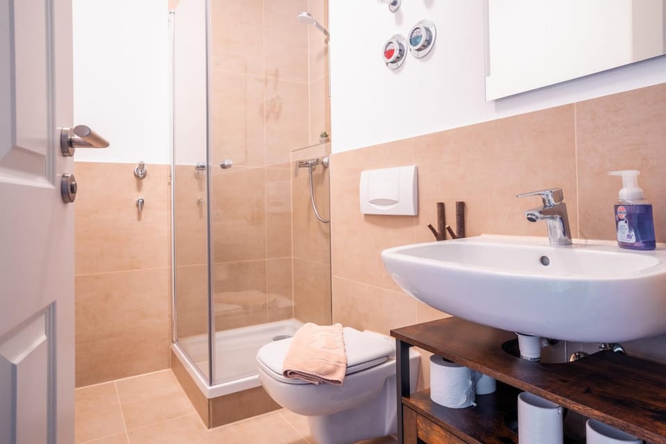 Shower, Toilet, Bathroom