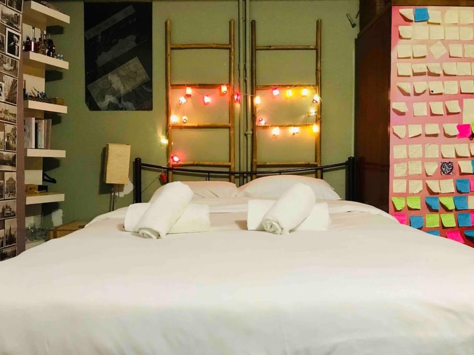 500Mbps WiFi Budget Studio 1min from Attiki metro station Apartment in Athens