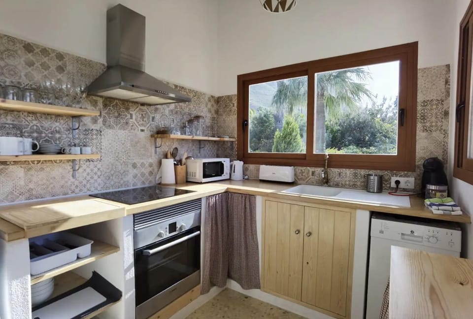 Garden view, kitchen