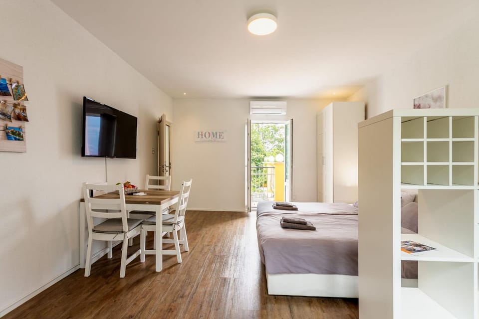 Living room, Dining area, Bedroom