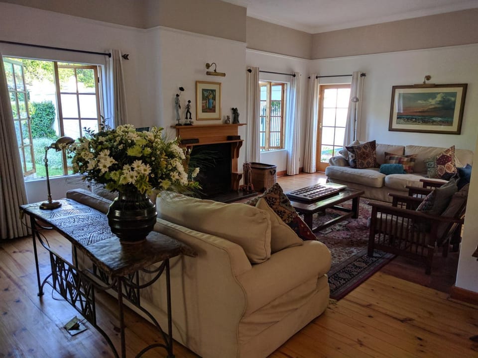 Living room, Photo of the whole room