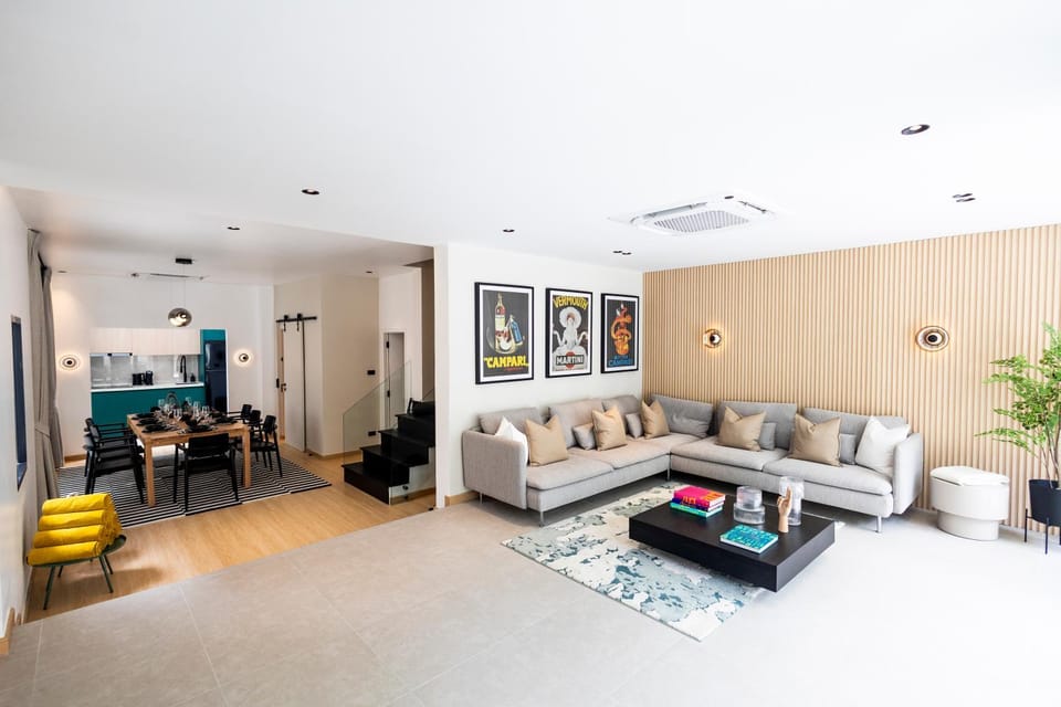 Kitchen or kitchenette, Living room, Seating area
