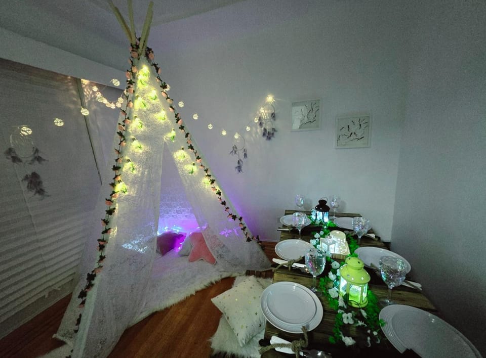 Spacious Private Cozy 2br Home with TeePee Dining Room! Private Parking! Self Check-in Villa in Burnaby