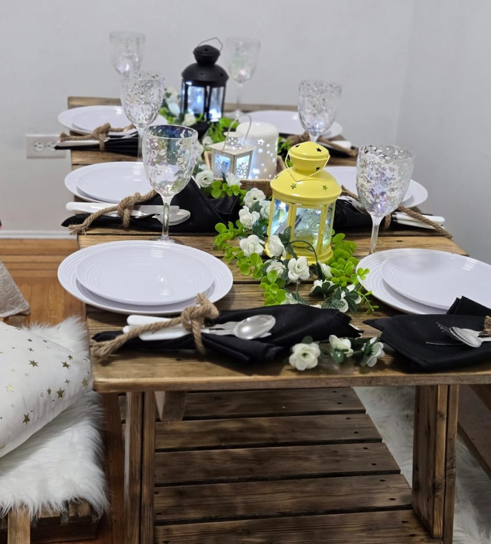 Spacious Private Cozy 2br Home with TeePee Dining Room! Private Parking! Self Check-in Villa in Burnaby