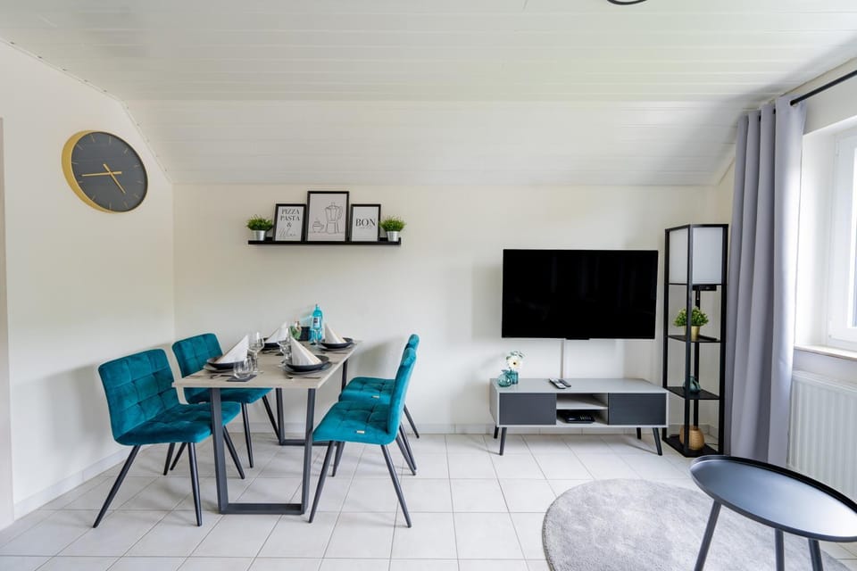 TV and multimedia, Living room, Seating area, Dining area, Evening entertainment, internet