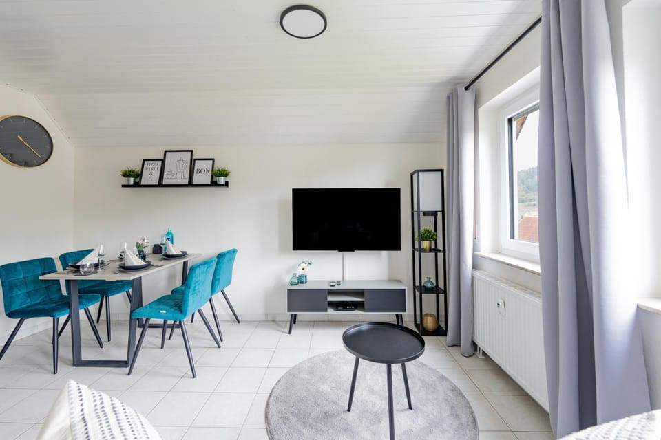 TV and multimedia, Living room, Seating area, Dining area, Evening entertainment, internet