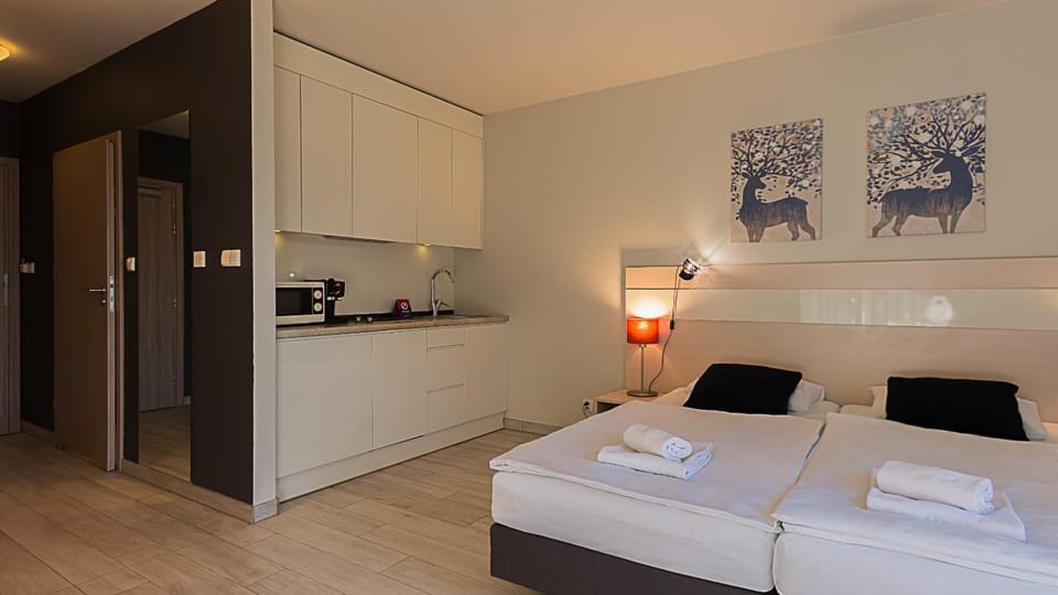 Bed, Kitchen or kitchenette, Photo of the whole room, Bedroom