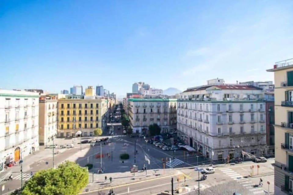 Day, Neighbourhood, City view, Street view