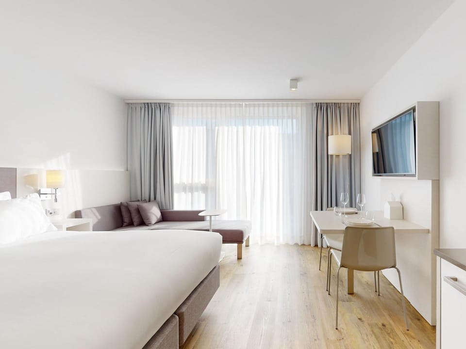 Living room, Dining area, Bedroom