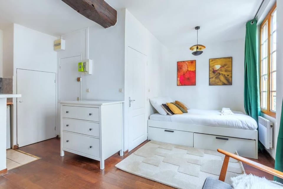Bed, Photo of the whole room