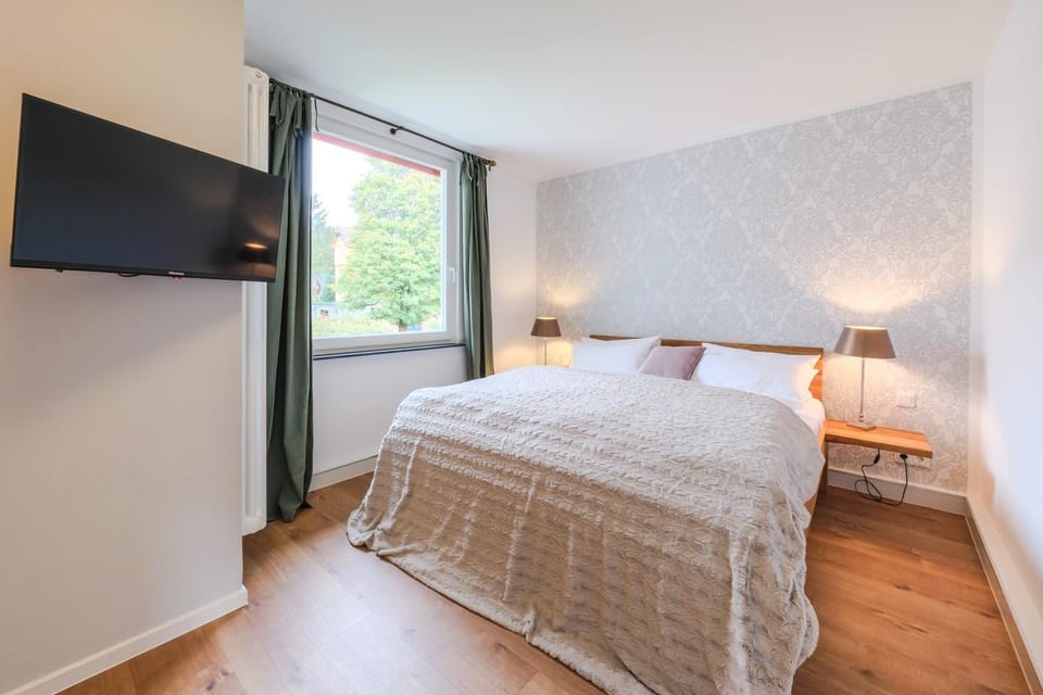 Bed, Bedroom