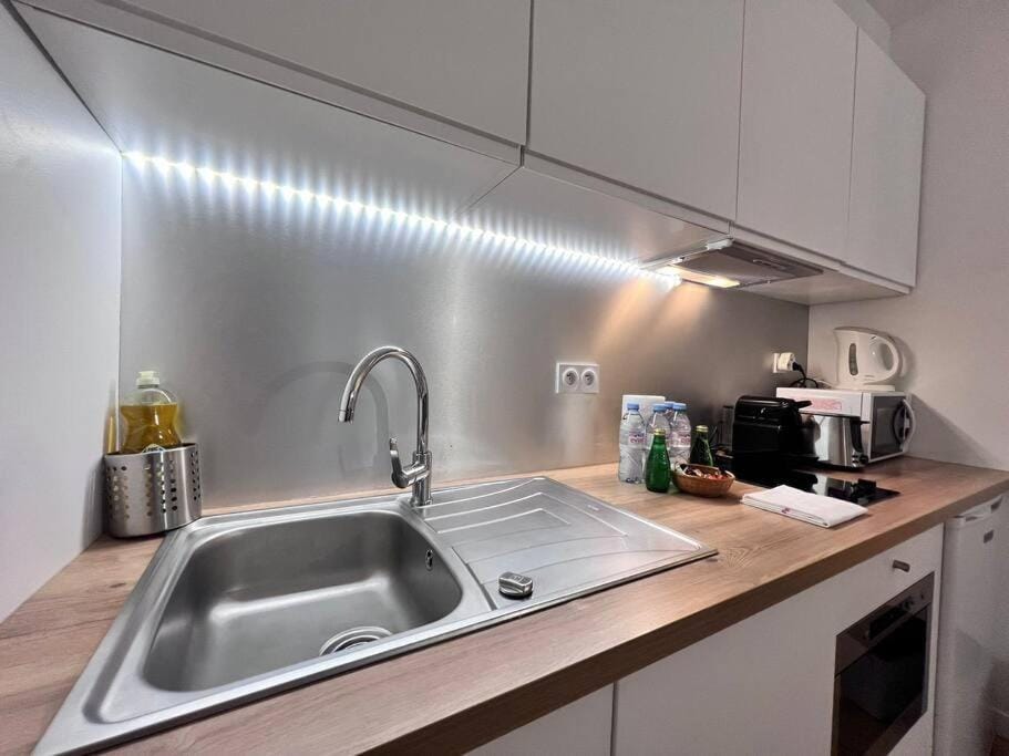 Grand Studio 2 pers République Bastille Paris 3 Apartment in Paris