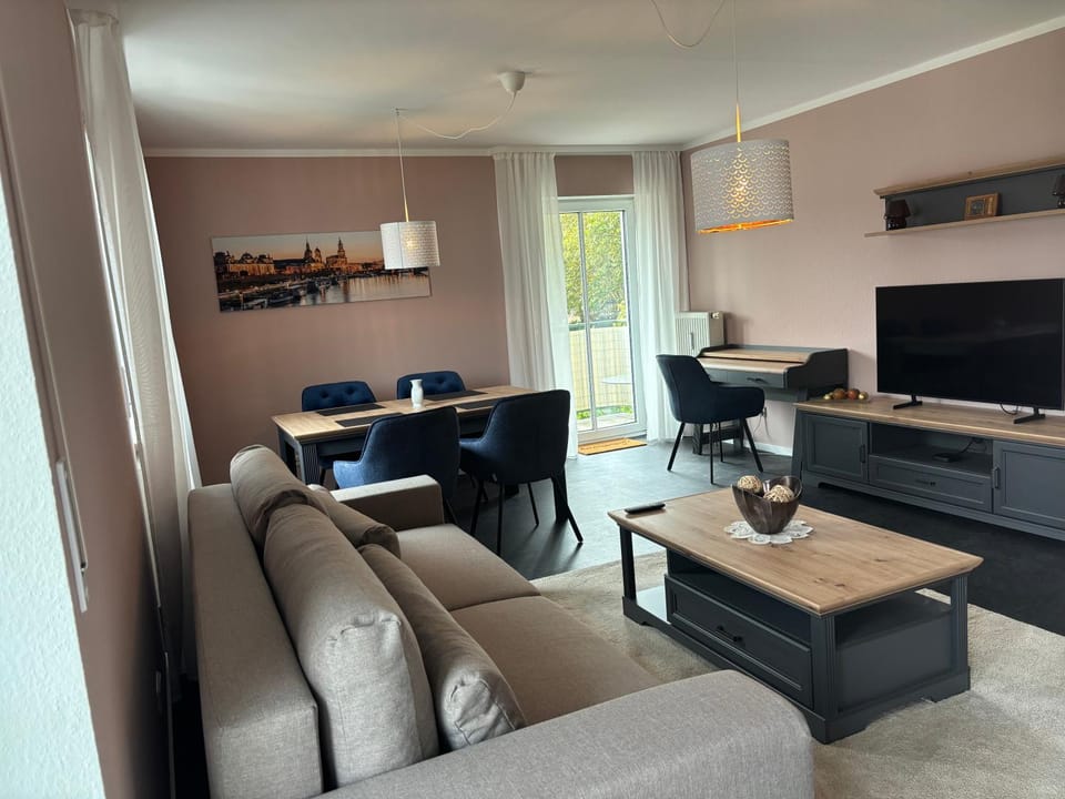 Living room, Dining area