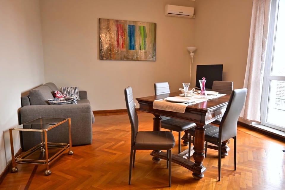 Living room, Dining area, air conditioner
