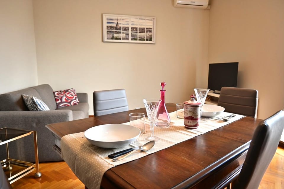 Living room, Dining area, air conditioner