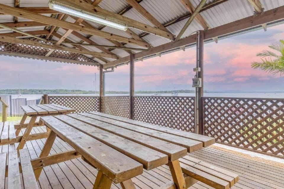 La Sirena Pool and barbie, private boat ramp, WiFi, two bedrooms, 3 beds Apartment in Iluka
