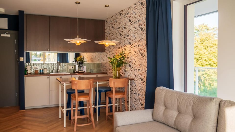 Kitchen or kitchenette, Living room, Seating area, Dining area, pet friendly, stove