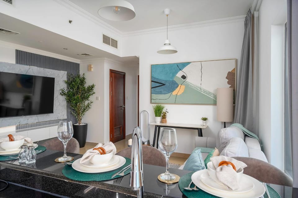 TV and multimedia, Seating area, Dining area