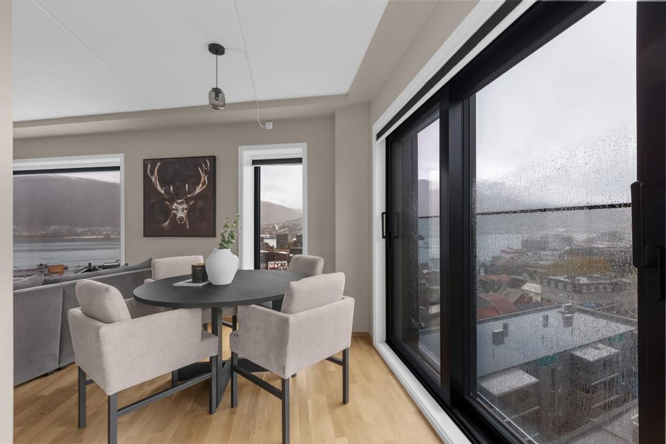 View (from property/room), Seating area, Dining area