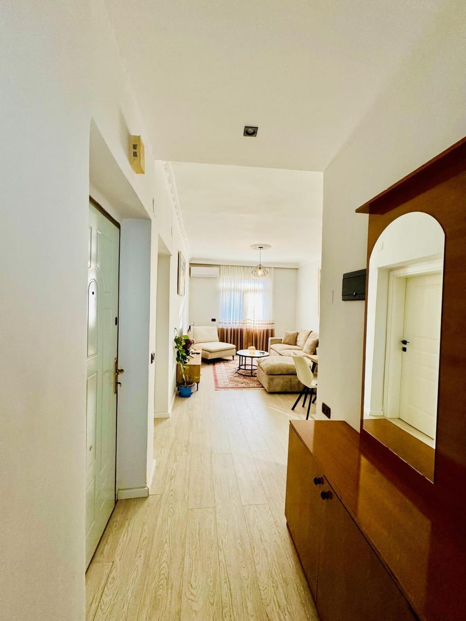 Boulevard Apartment Cozy Retreat with Easy Self-Check-Secure Lockbox Access Apartment in Vlorë