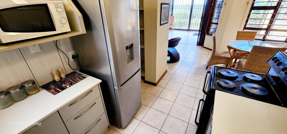 Kitchen or kitchenette, Seating area, Dining area, dishwasher, oven, pet friendly