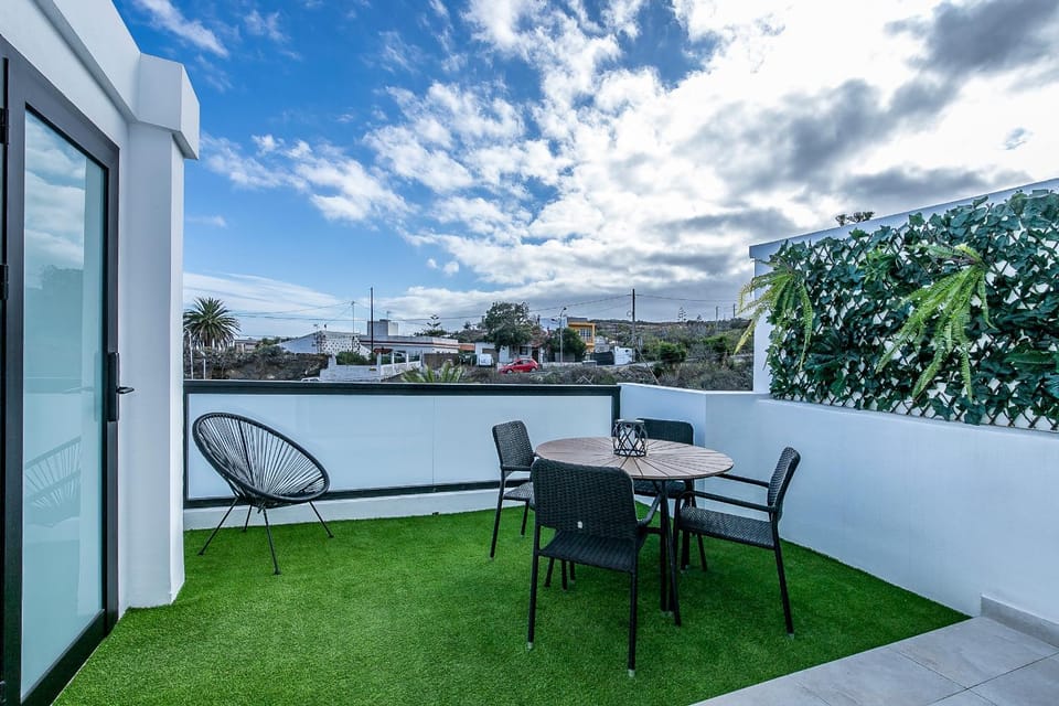 Lea Modern Attic Escape with Peaceful Terrace Apartment in Santa Cruz de Tenerife