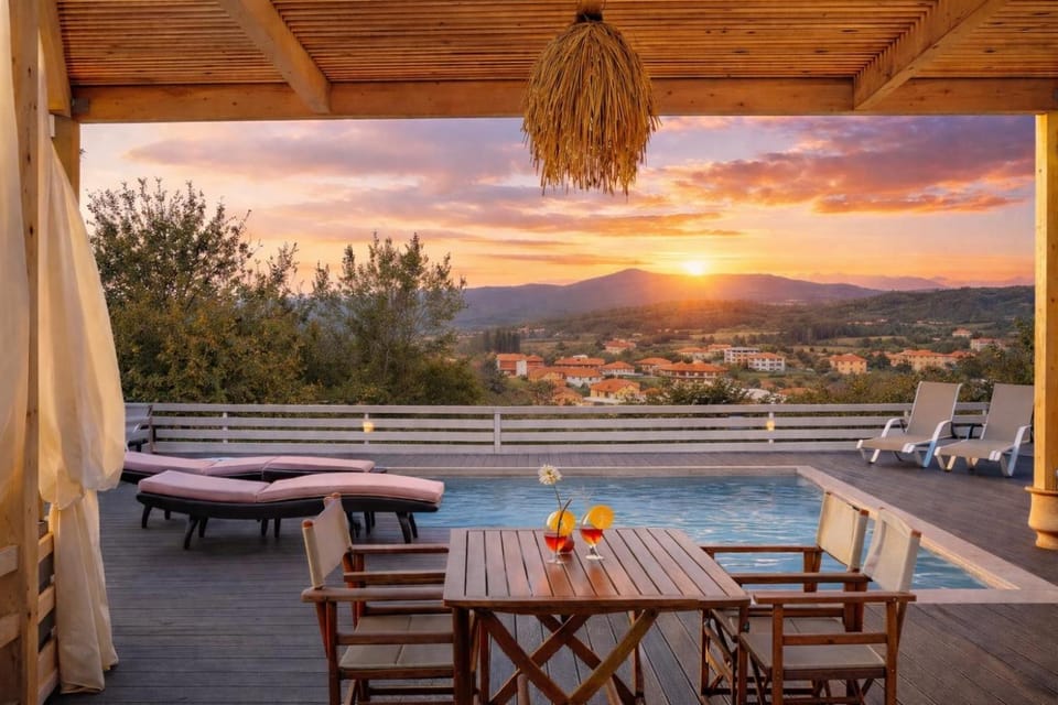 Property building, Patio, Balcony/Terrace, Dining area, Mountain view, Pool view, Swimming pool, sunbed