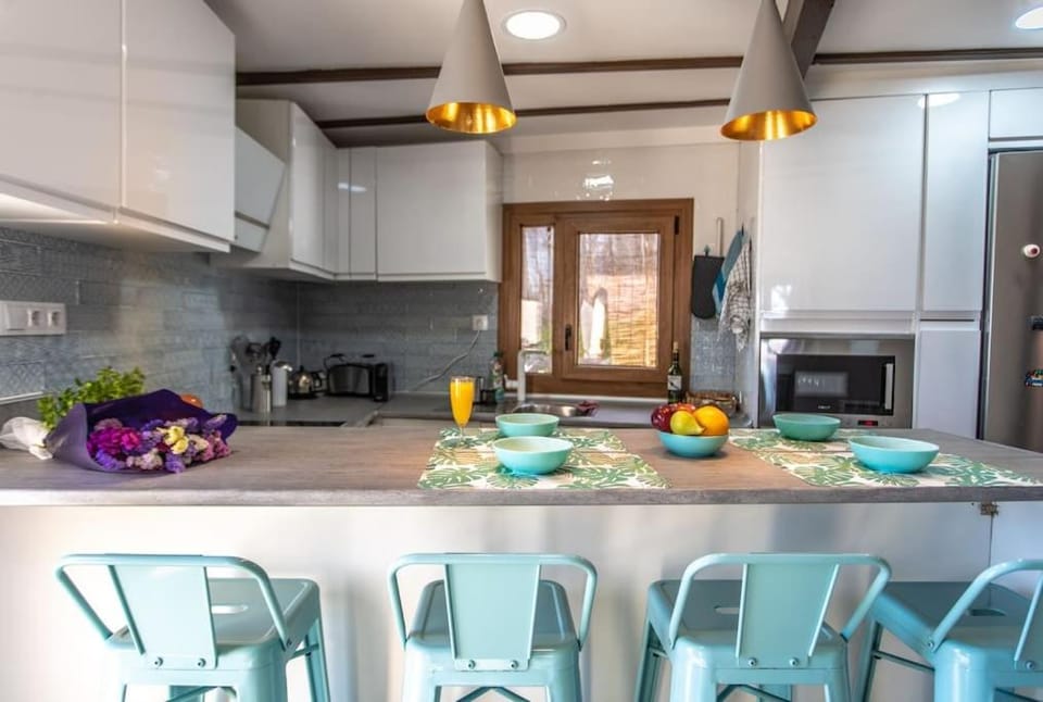 Dining area, pet friendly
