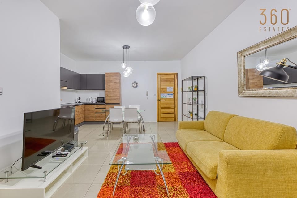 Communal lounge/ TV room, TV and multimedia, Kitchen or kitchenette, Seating area, Dining area, Evening entertainment, minibar, oven, pet friendly, stove