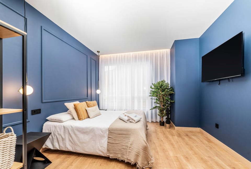 Photo of the whole room, Bedroom