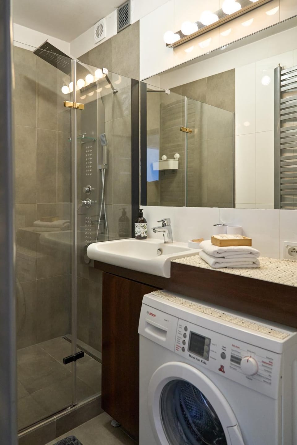 Shower, Bathroom, towels, washing machine, dryer