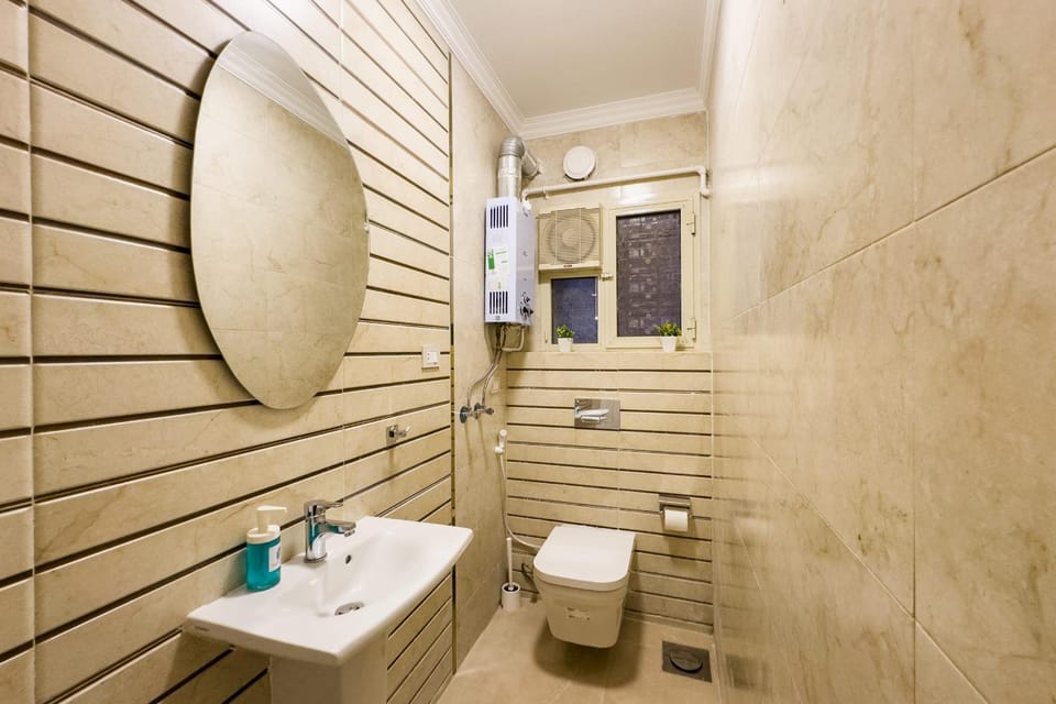 The Hospitable 2BDR Apt 5 min from CAI Airport Apartment in Cairo Governorate