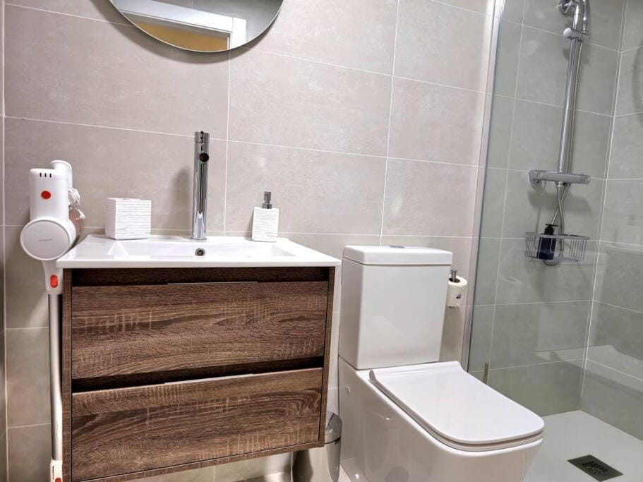 Samuel Luxury 2bedroom Apartment, Large patio, free wifi and private parking BY NAMASTE ELITE Apartment in Torremolinos