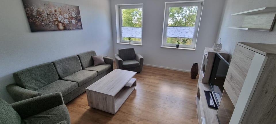 Communal lounge/ TV room, TV and multimedia, Living room, Seating area