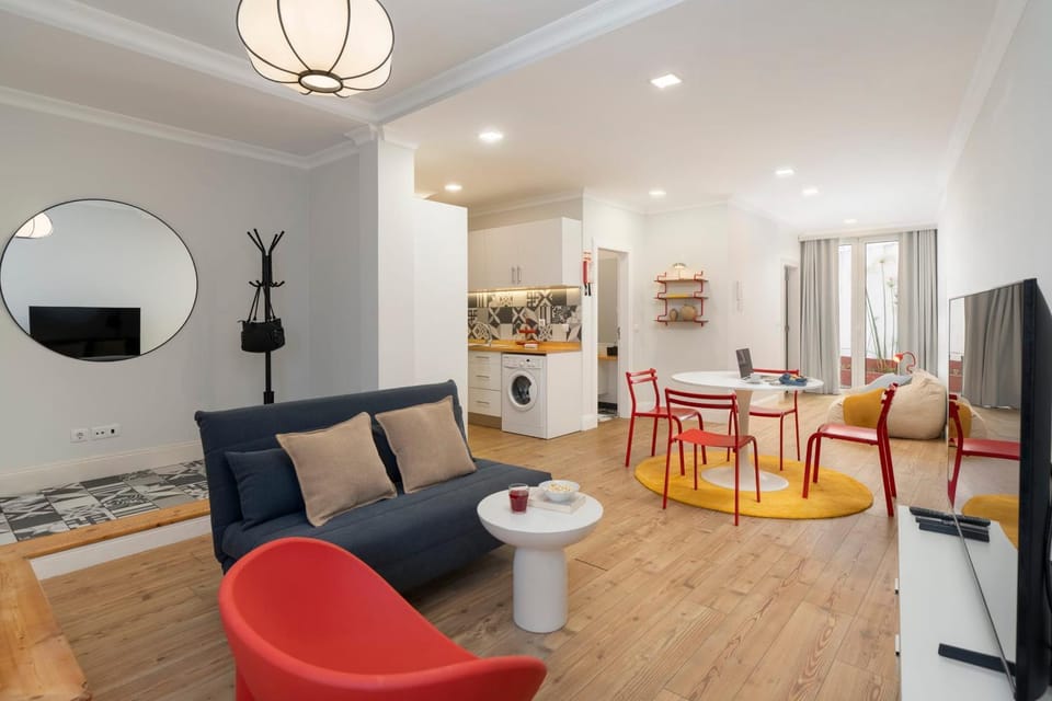 Communal lounge/ TV room, TV and multimedia, Living room, Seating area, Dining area