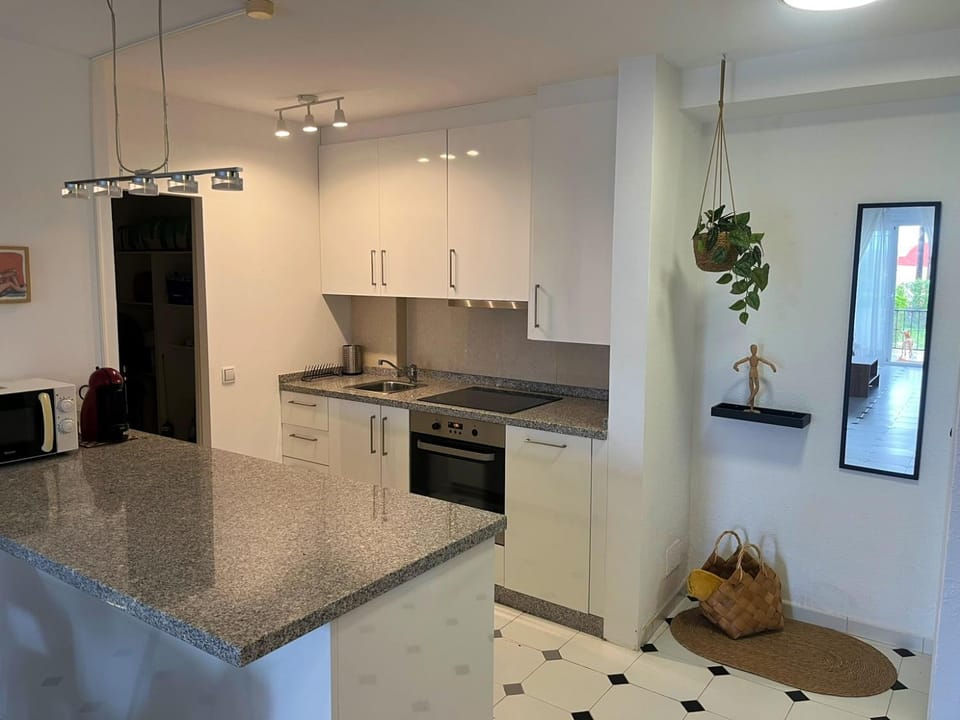 Kitchen or kitchenette, oven