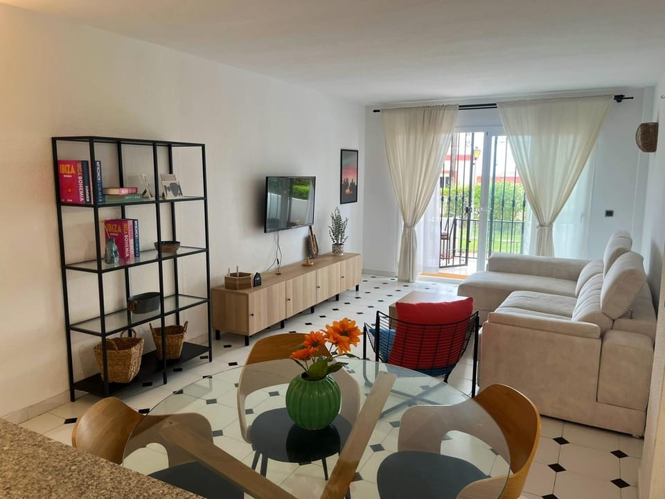 Living room, Dining area