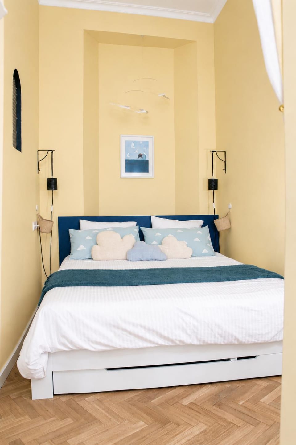 Bed, Photo of the whole room, Bedroom