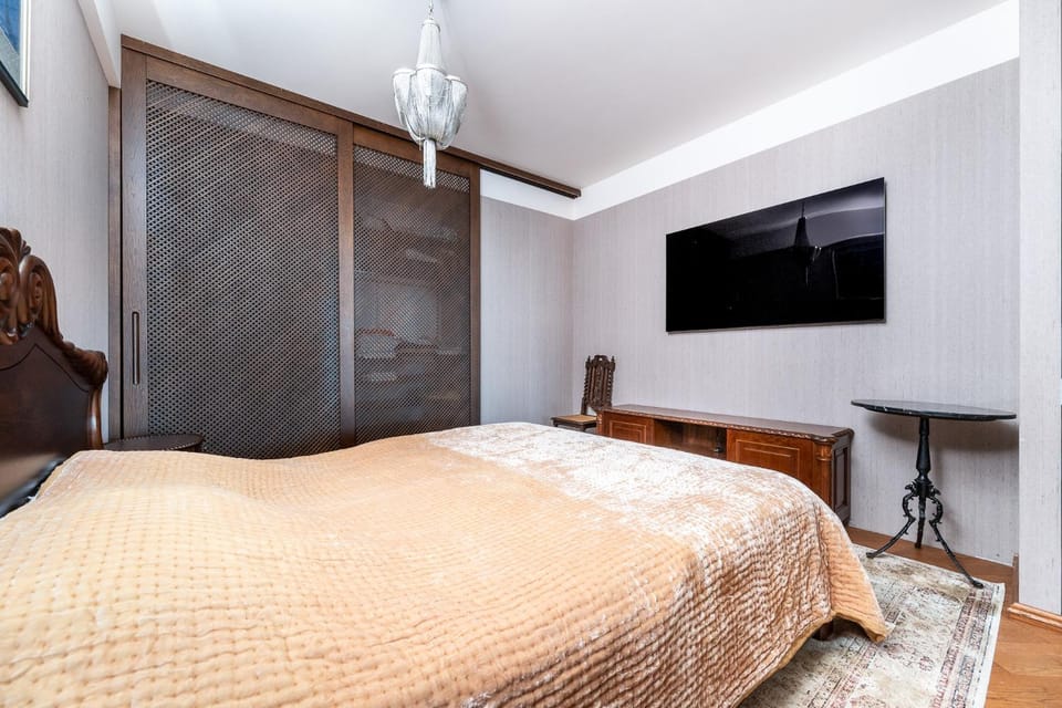 Bed, TV and multimedia