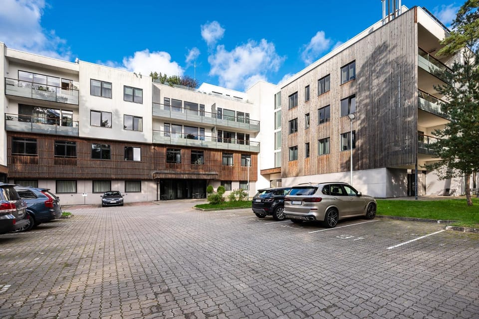 Property building, Day, Neighbourhood