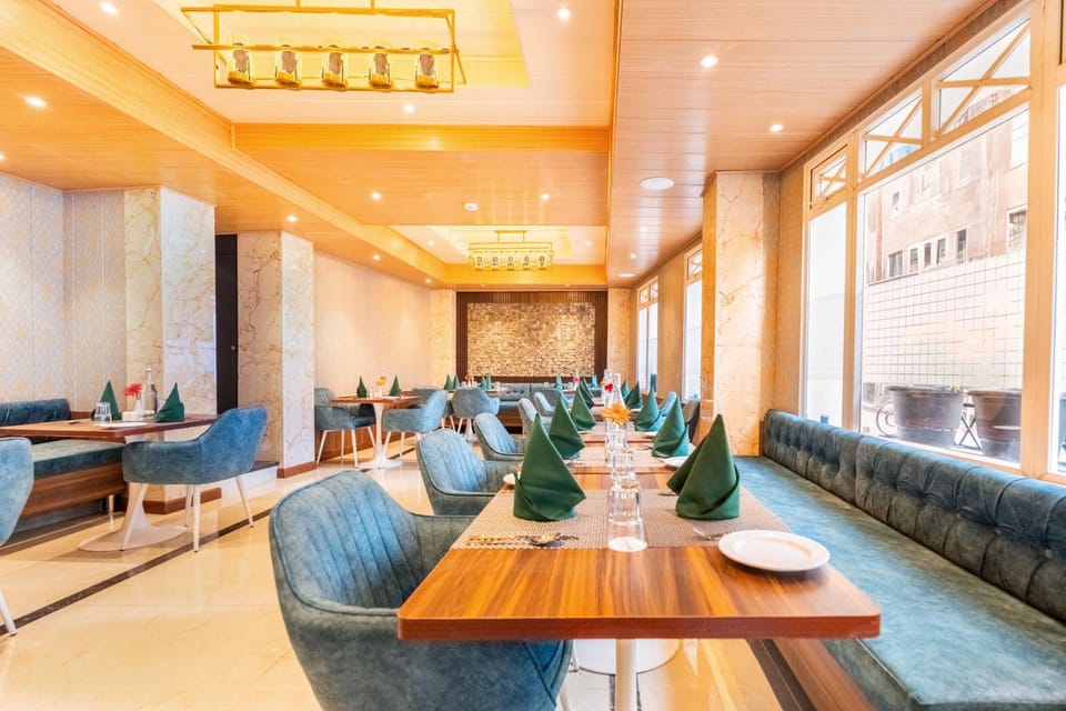 Restaurant/places to eat, Dining area, Breakfast