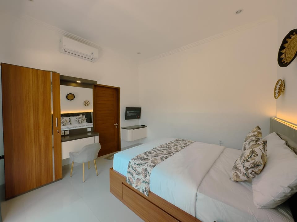 Bedroom, wardrobe, air conditioner