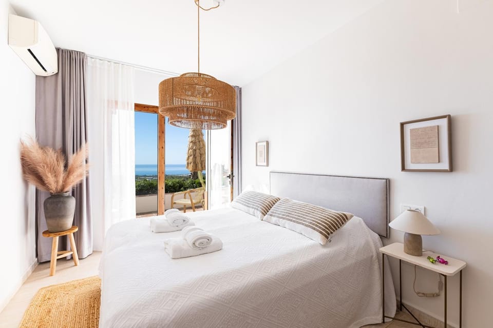 View (from property/room), Bedroom, Guests, Sea view