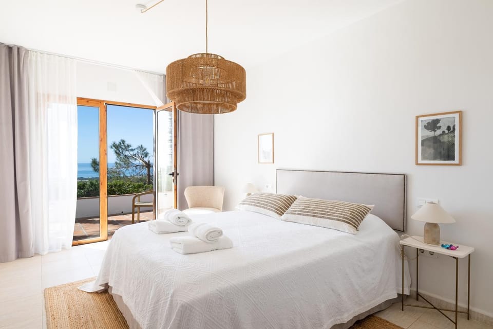 View (from property/room), Bedroom, Guests, Sea view